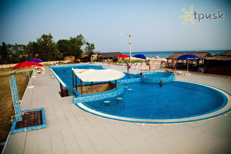 Фото отеля Oasis Beach Club 2* Лазурное Украина экстерьер и бассейны