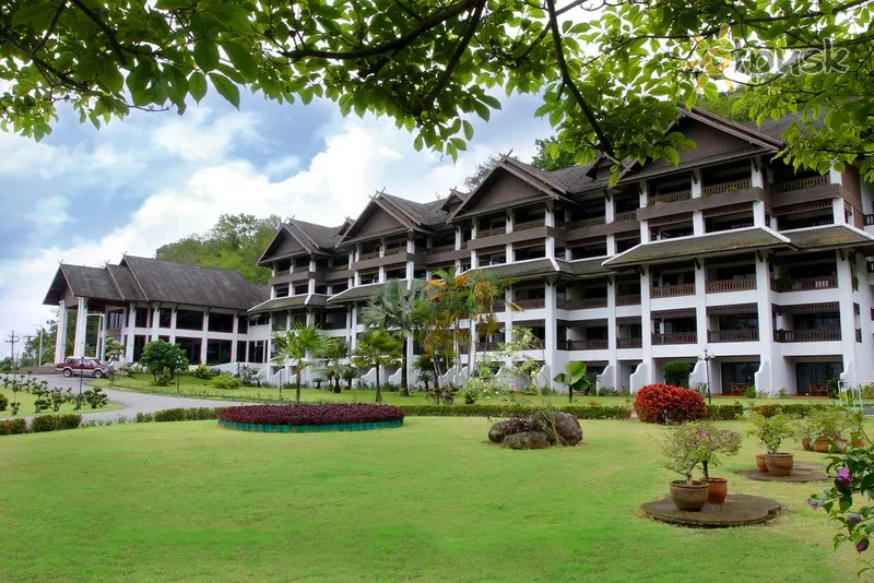 Фото отеля Imperial Golden Triangle Resort 3* Чанг Рай Таиланд экстерьер и бассейны