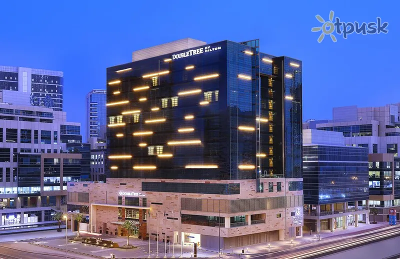 Фото отеля DoubleTree by Hilton Dubai — Business Bay 4* Dubaija AAE ārpuse un baseini