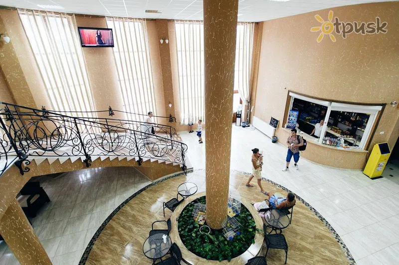 Фото отеля Fortezza 3* Černivcai Ukraina fojė ir interjeras