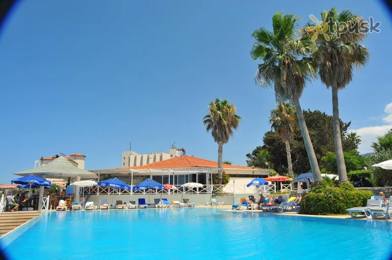 Фото отеля La Hotel & Resort 4* Кірінія Кіпр екстер'єр та басейни
