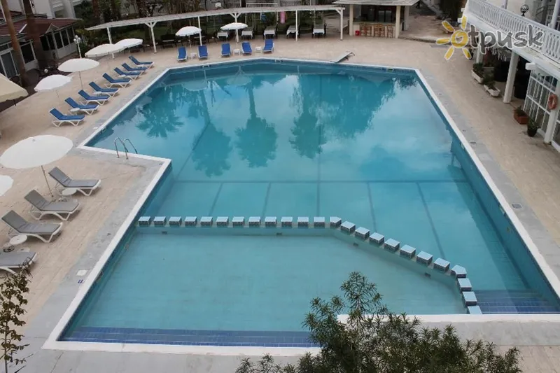 Фото отеля La Hotel & Resort 4* Kirenija Kipras išorė ir baseinai