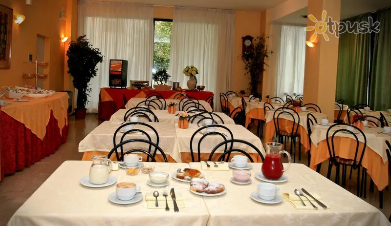 Фото отеля Aura Living Hotel 3* Rimini Itālija bāri un restorāni