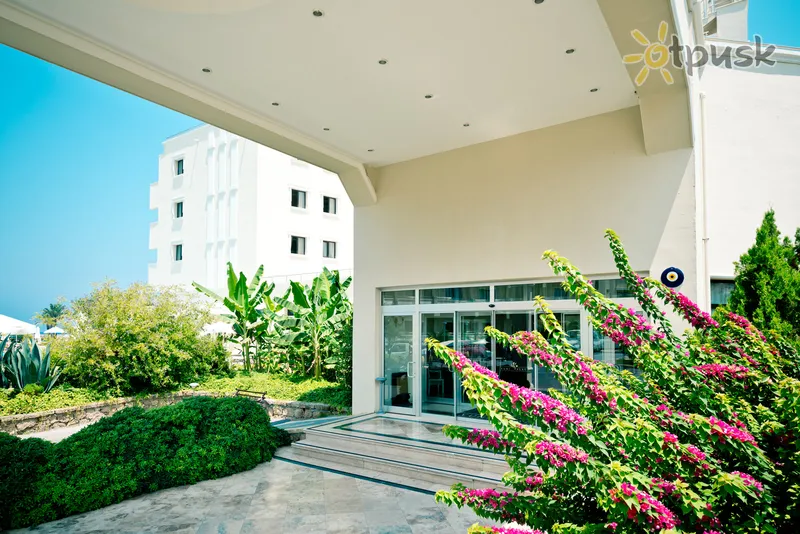 Фото отеля Vuni Palace 5* Kirēnija Kipra ārpuse un baseini