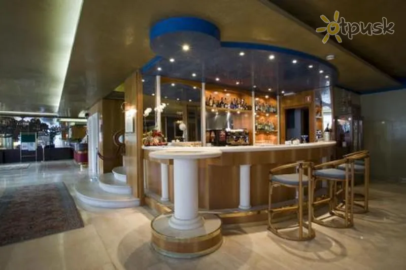 Фото отеля Ambasciatori 4* Венеція Італія бари та ресторани
