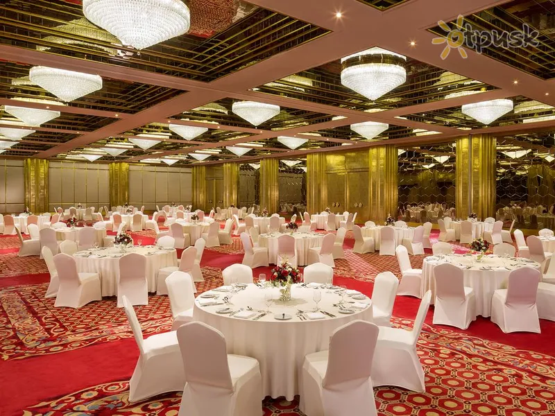 Фото отеля Sheraton Grand Doha Resort & Convention Hotel 5* Доха Катар бари та ресторани