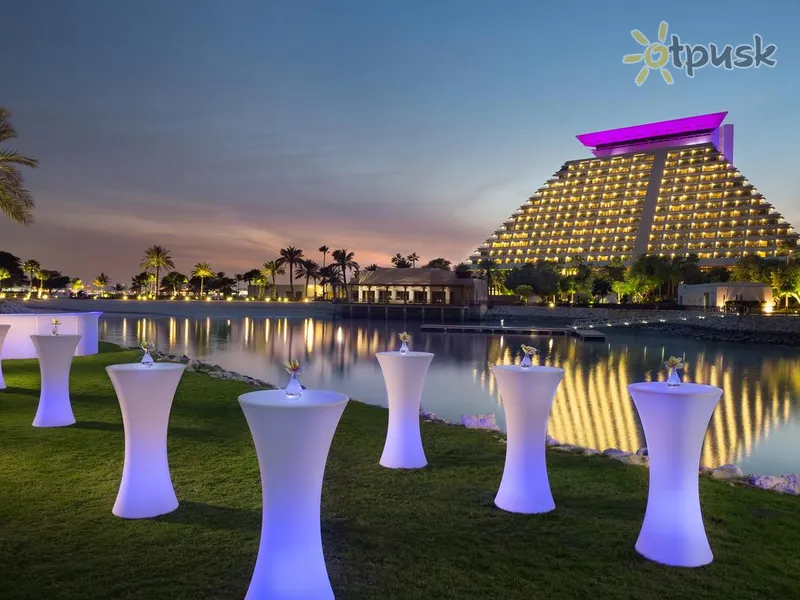 Фото отеля Sheraton Grand Doha Resort & Convention Hotel 5* Доха Катар экстерьер и бассейны