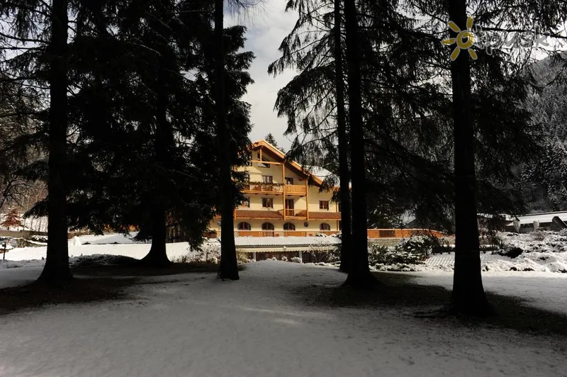 Фото отеля Holidays Dolomiti Apartment Resort 2* Пінцоло Італія екстер'єр та басейни