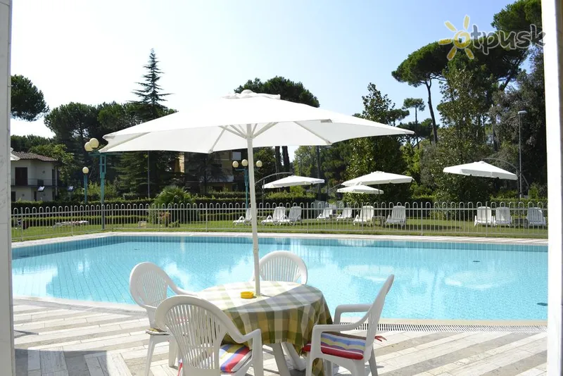 Фото отеля Onda Marina Residence 3* Віареджіо Італія екстер'єр та басейни
