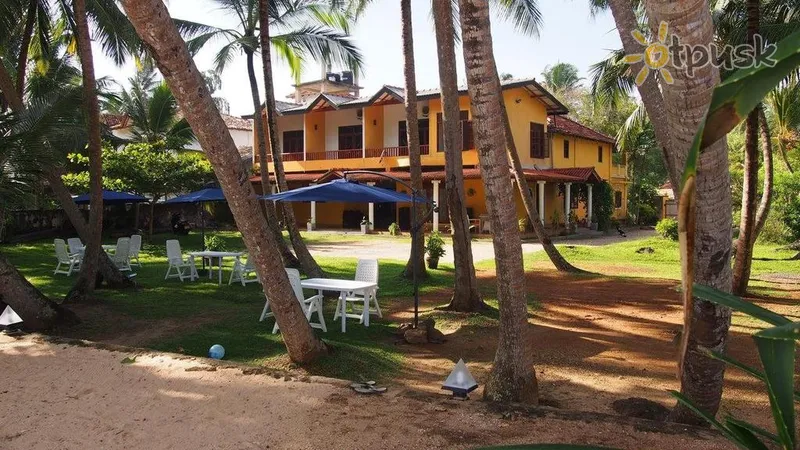 Фото отеля Crazy Coconut Villa 3* Унаватуна Шри-Ланка экстерьер и бассейны