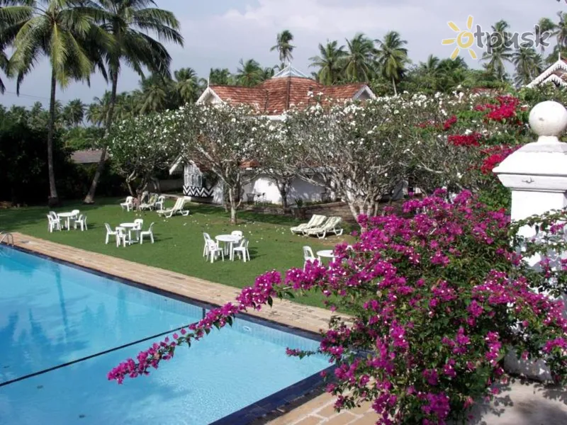 Фото отеля Sun Sea Villa 3* Бентота Шри-Ланка экстерьер и бассейны