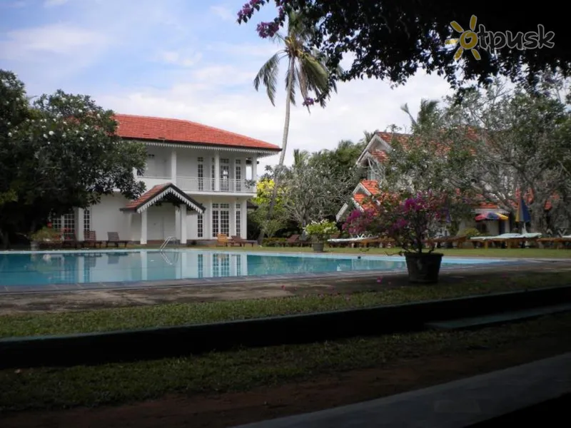 Фото отеля Sun Sea Villa 3* Бентота Шри-Ланка экстерьер и бассейны
