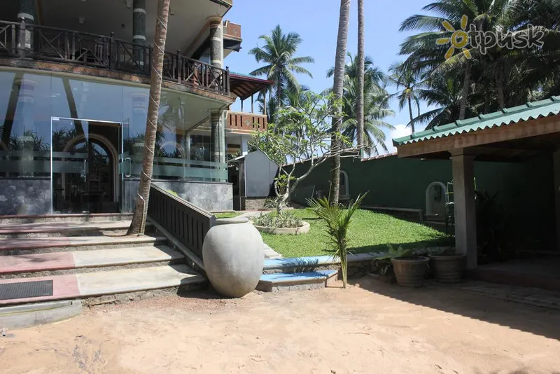 Фото отеля Warahena Beach Hotel 3* Bentota Šri Lanka išorė ir baseinai