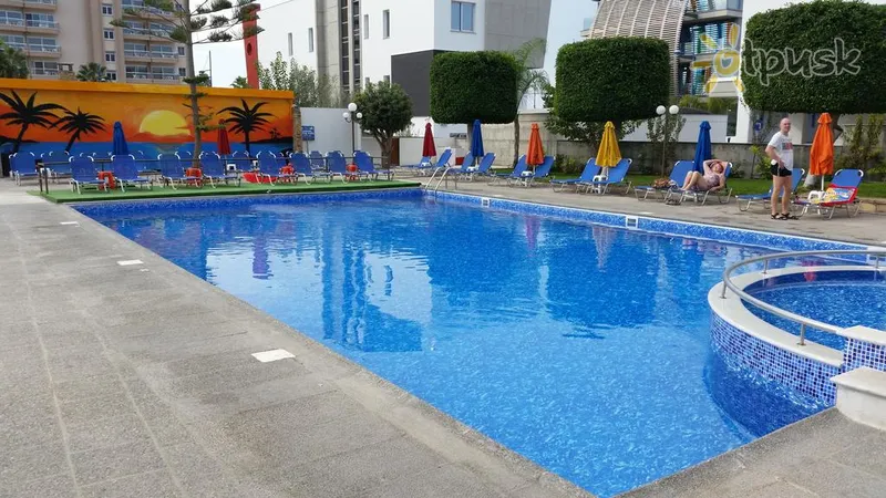 Фото отеля The Caravel Hotel 3* Лімассол Кіпр екстер'єр та басейни