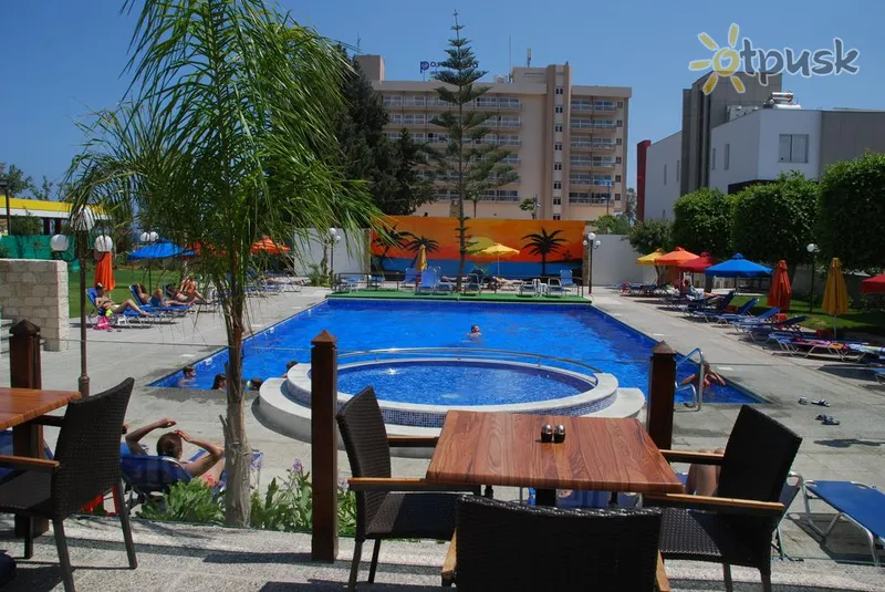 Фото отеля The Caravel Hotel 3* Лімассол Кіпр бари та ресторани