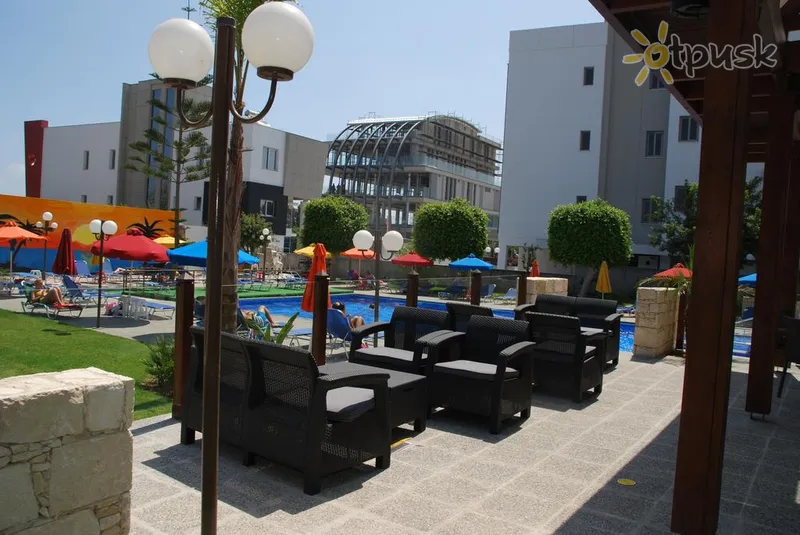 Фото отеля The Caravel Hotel 3* Лімассол Кіпр бари та ресторани