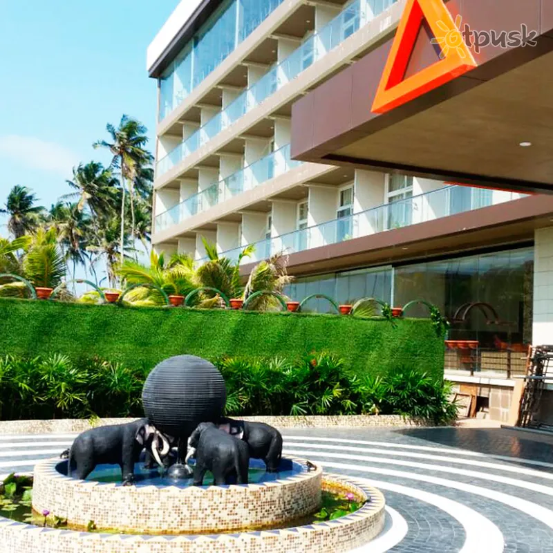 Фото отеля Ocean Queen Hotel 4* Ваддува Шрі Ланка екстер'єр та басейни