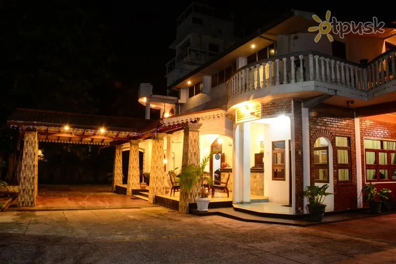 Фото отеля Shanthi Beach Resort 2* Унаватуна Шри-Ланка экстерьер и бассейны