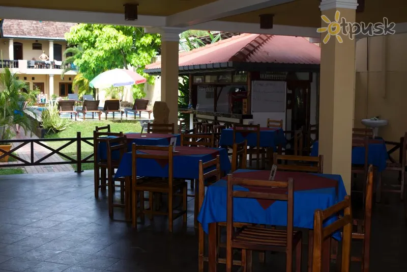 Фото отеля Drifters Guest House 2* Хиккадува Шри-Ланка бары и рестораны