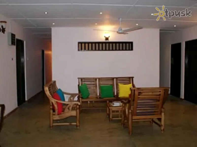 Фото отеля Thiranagama Beach Hotel 2* Hikaduva Šrilanka vestibils un interjers