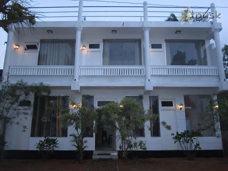 Фото отеля White Surfing Beach Resort 2* Унаватуна Шрі Ланка екстер'єр та басейни