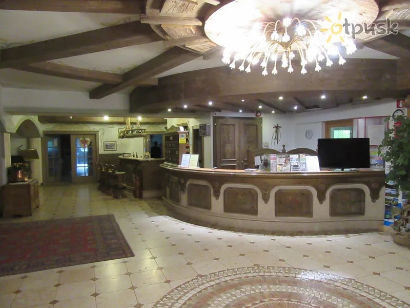 Фото отеля Soreghes Gran Chalet Hotel & Club 4* Кампітелло-ді-Фасса Італія лобі та інтер'єр