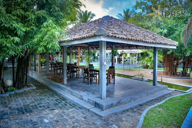 Фото отеля Vibration Hotel 3* Хіккадува Шрі Ланка екстер'єр та басейни
