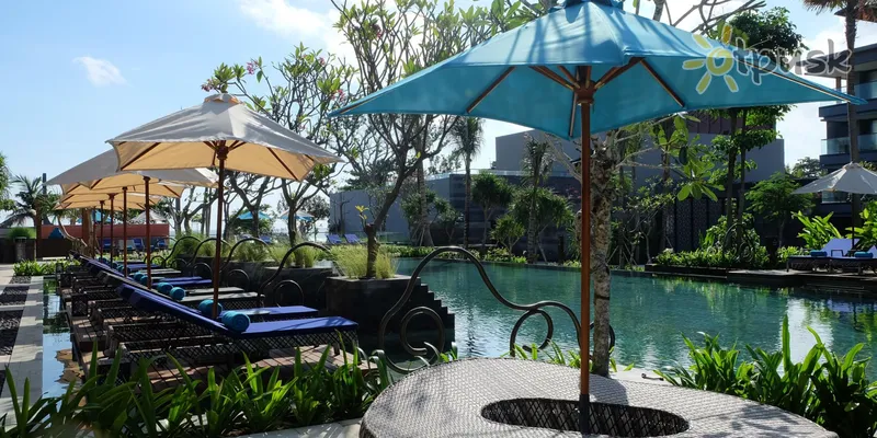 Фото отеля Indigo Bali Seminyak Beach Hotel 5* Семиньяк (о. Бали) Индонезия экстерьер и бассейны