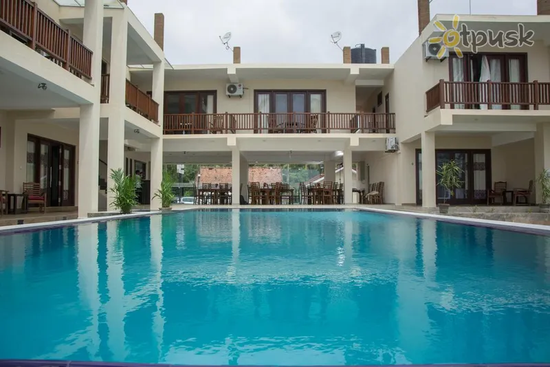 Фото отеля Sapphire Seas Beachfront Hotel 3* Хиккадува Шри-Ланка экстерьер и бассейны