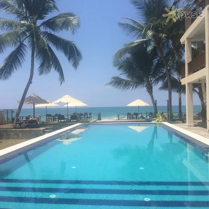 Фото отеля Sapphire Seas Beachfront Hotel 3* Hikaduva Šri Lanka išorė ir baseinai