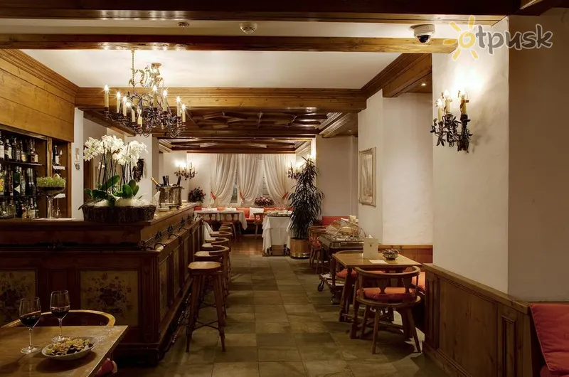 Фото отеля Cortina Hotel 4* Кортина д'Ампеццо Италия бары и рестораны
