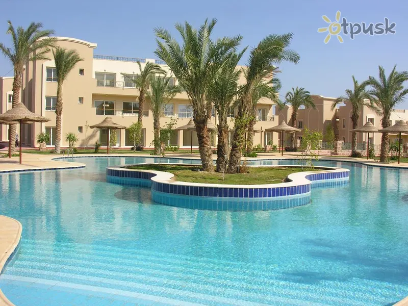 Фото отеля Pyramisa Sunset Pearl Hotel & Apartments 4* Sahl Hasheesh Egiptas išorė ir baseinai
