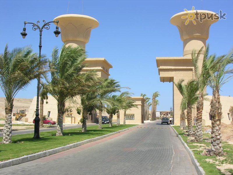 Фото отеля Pyramisa Sunset Pearl Hotel & Apartments 4* Сахл Хашиш Египет экстерьер и бассейны