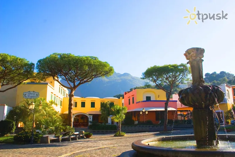 Фото отеля Albergo La Reginella Resort & Spa Ischia 4* о. Искья Италия экстерьер и бассейны