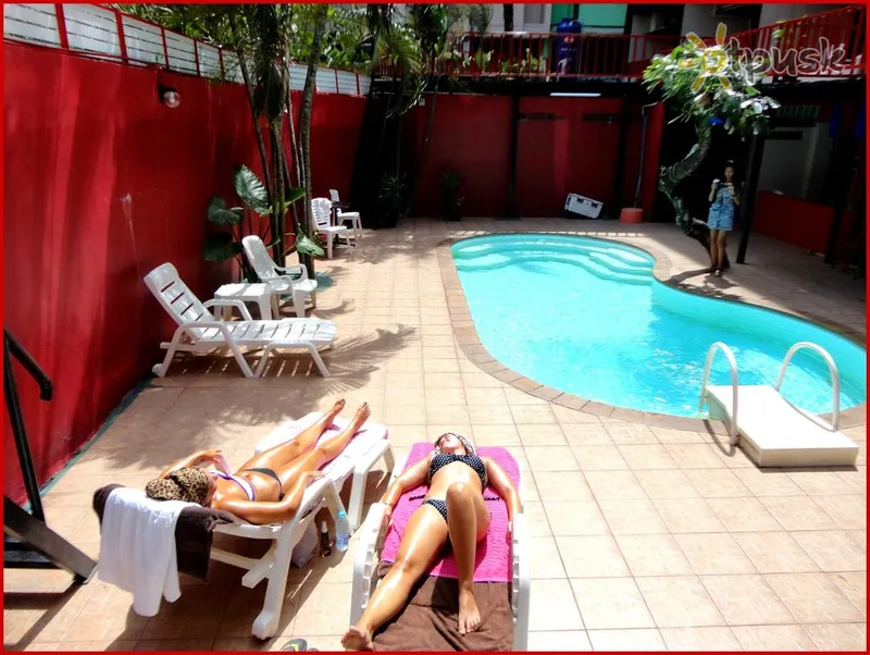 Фото отеля Boomerang Inn 3* о. Пхукет Таїланд екстер'єр та басейни