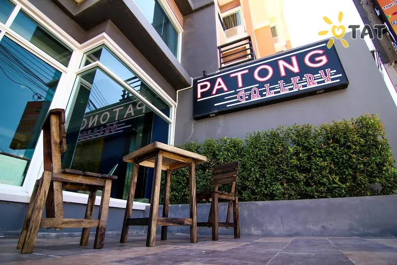 Фото отеля Patong Gallery Hotel 2* о. Пхукет Таїланд екстер'єр та басейни