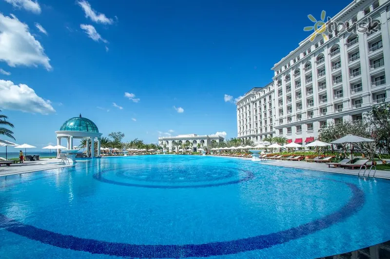 Фото отеля Vinpearl Phu Quoc Resort & Golf 5* о. Фукуок Вьетнам экстерьер и бассейны