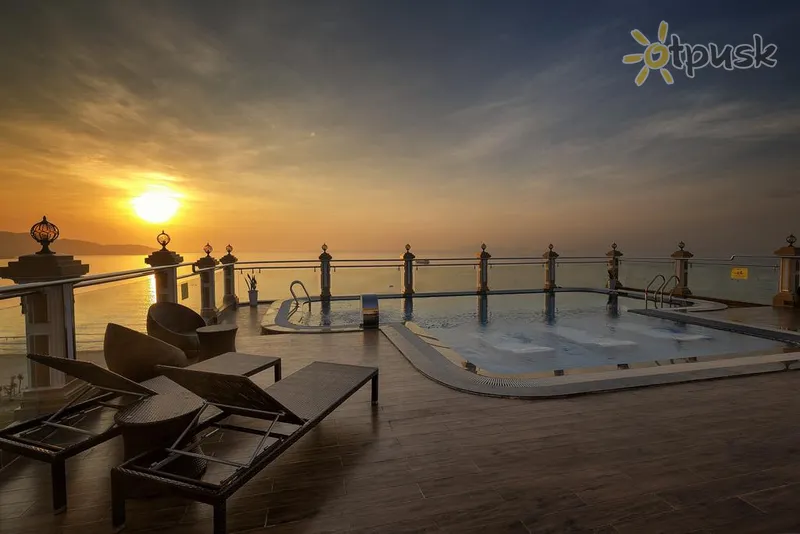 Фото отеля Seven Sea Hotel Da Nang 4* Danangas Vietnamas išorė ir baseinai