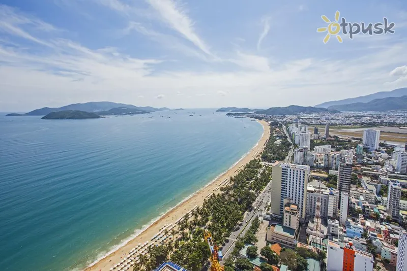 Фото отеля Muong Thanh Luxury 5* Nha Trang Vietnamas išorė ir baseinai