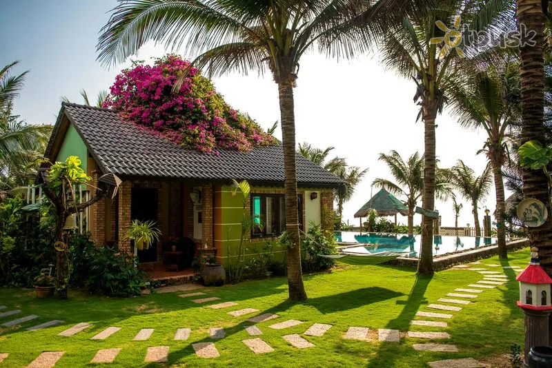 Фото отеля Veranda Beach Resort 3* Фантьет Вьетнам экстерьер и бассейны