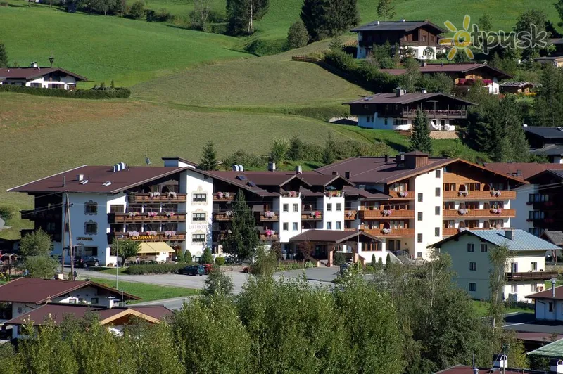 Фото отеля Lifthotel 3* Кицбюэль Австрия экстерьер и бассейны