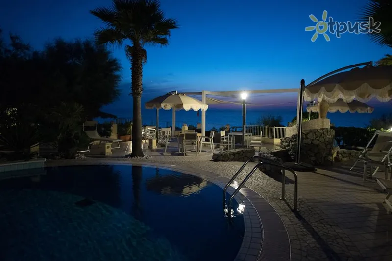 Фото отеля Baia del Godano Resort & Spa 4* Калабрія Італія екстер'єр та басейни