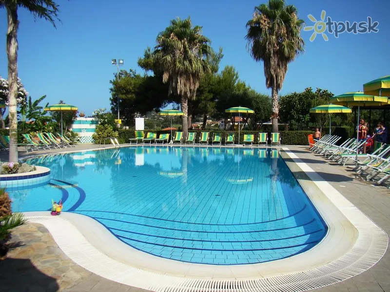 Фото отеля Sciaron Hotel Residence 3* Kalabrija Italija išorė ir baseinai