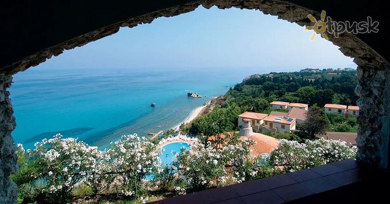 Фото отеля Villaggio Marco Polo 3* Kalabrija Italija išorė ir baseinai