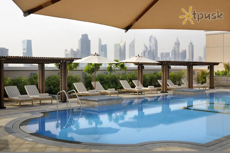 Фото отеля Crowne Plaza Dubai Jumeirah 5* Dubajus JAE išorė ir baseinai