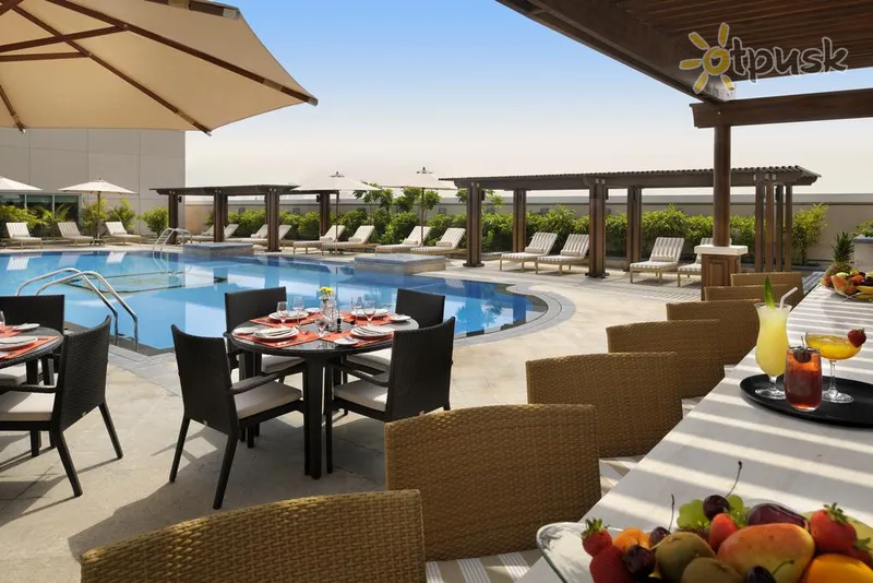 Фото отеля Crowne Plaza Dubai Jumeirah 5* Дубай ОАЕ бари та ресторани