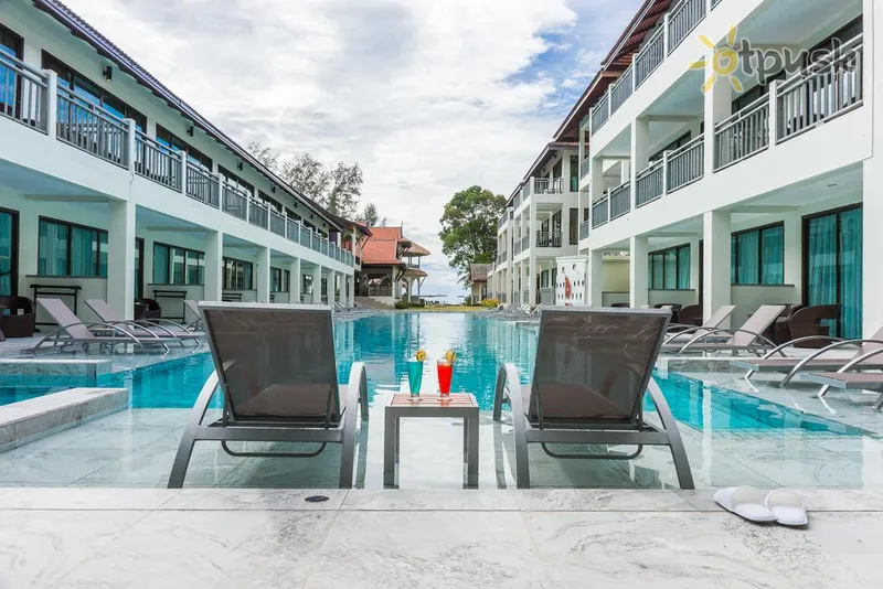 Фото отеля Hive Khaolak Beach Resort 4* Као Лак Таїланд екстер'єр та басейни