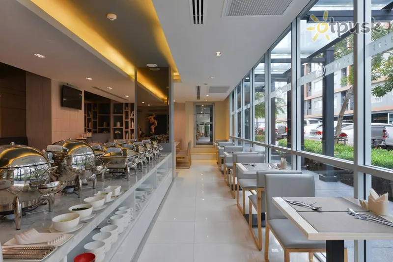 Фото отеля The Grass Serviced Suites 4* Паттайя Таиланд бары и рестораны