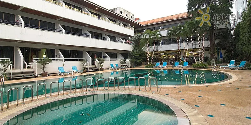 Фото отеля Karon Whale Resort Phuket 3* о. Пхукет Таїланд екстер'єр та басейни