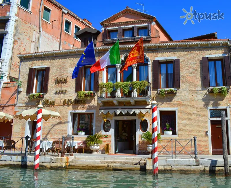 Фото отеля Ai Mori D'Oriente 4* Венеция Италия экстерьер и бассейны
